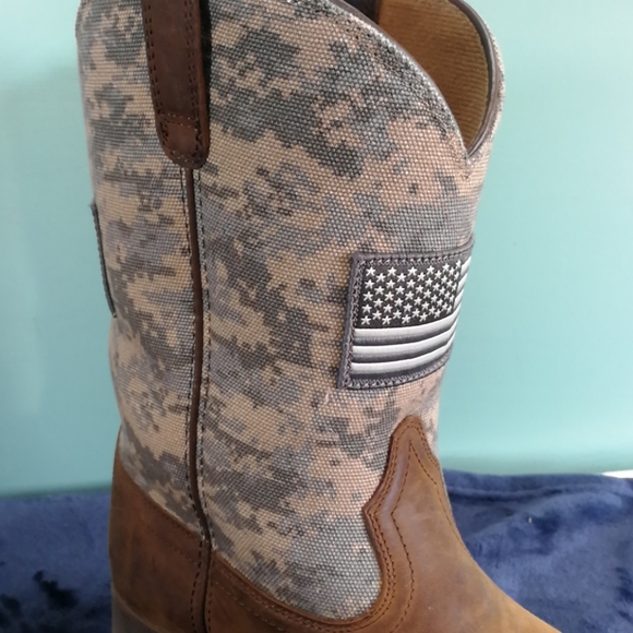 SOLD- DO NOT BUY- MENS ARIAT CAMO PATRIOT USA FLAG BOOTS SZ 6 - Picture 2 of 11